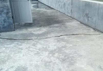 景东楼顶漏水维修公司分享下如何解决卫生间隐蔽部位漏水的问题?